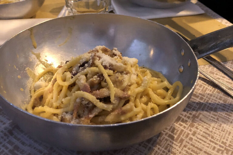 Piatto di pasta della tradizione romana